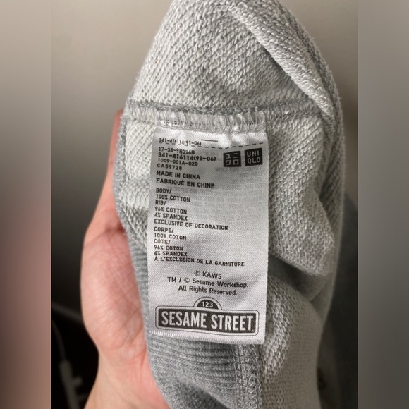 Uniqlo x KAWS x Sesame Street Crewneck Graphic Sweater - Picture 8 of 8